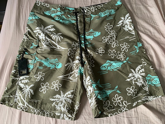Uudet Miesten rantashortsit koko 38 (XL/XXL)