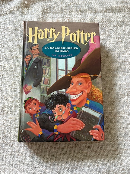 Harry Potter ja salaisuuksien kammio kovakantinen kirja suomeksi