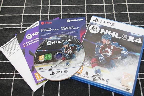 NHL 24 peli PS5 Playstation 5 pelikonsoli kuin uusi EA sports jääkiekko hyvä