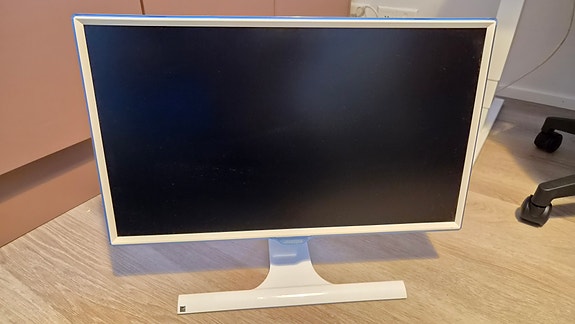 Samsung valkoinen 24" näyttö, HDMI