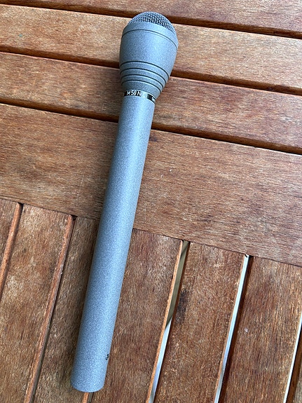 Mikrofoni + lähetin ja vastaanotin