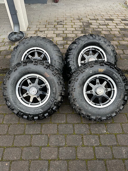 Polaris vanteet ja renkaat 12”