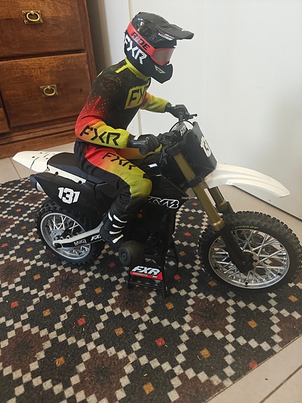 Losi RC crossipyörä