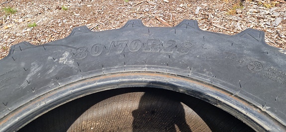 Traktorin renkaat 480/70R28 2kpl