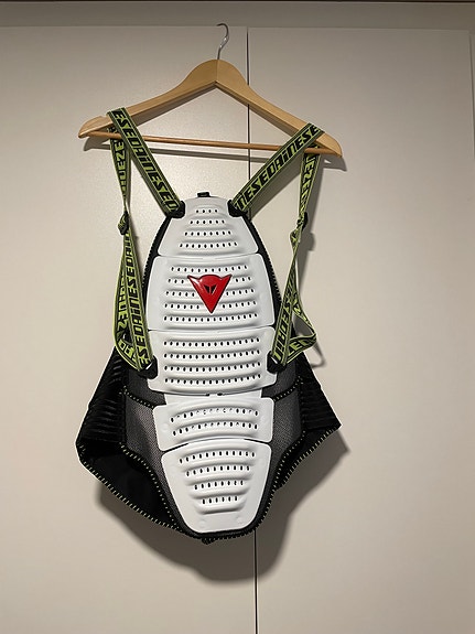 Dainese selkäpanssari