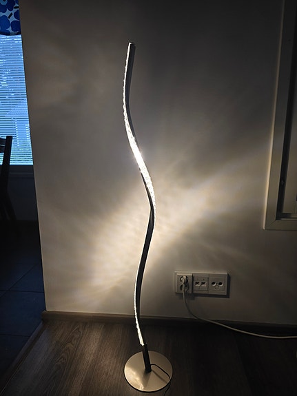 Led lattiavalaisin