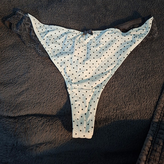 Käyttämättömät Esprit string alushousut M