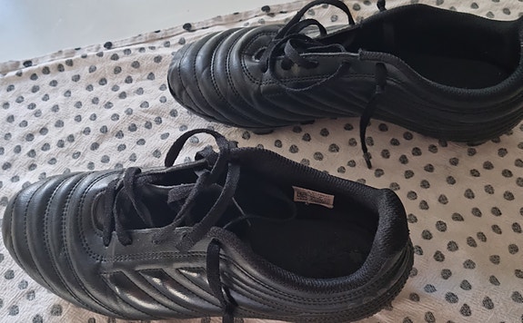 Adidas nappikset.