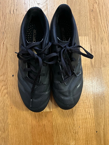 Adidas Predator nappikset, koko 40