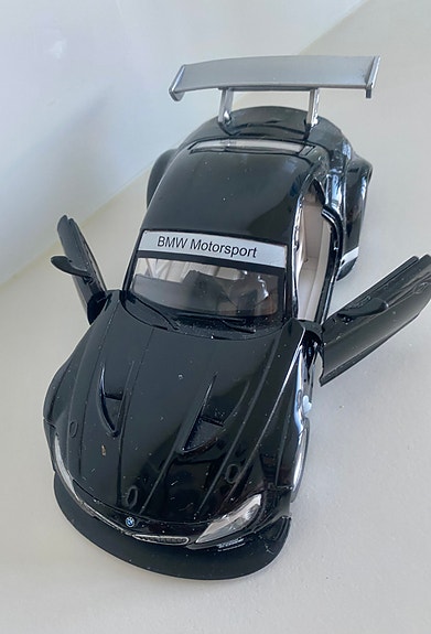 Urheilullinen BMW Z4 GT3 kilpa-auto.