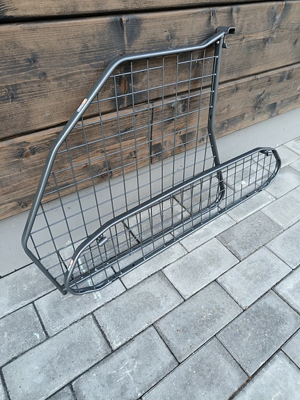 Travall koiraverkko + tilanjakaja xc40