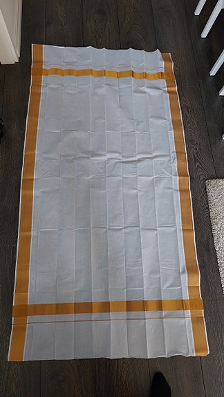 Valkoinen kangas kultareunuksilla / White & golden fabric