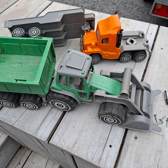 Plaston Traktori ja auto  kärryineen