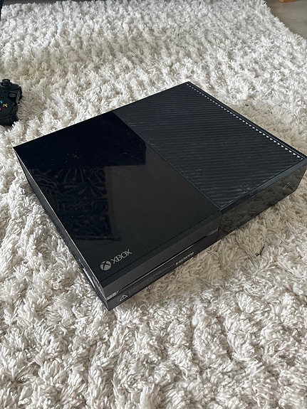 Microsoft Xbox One pelikonsoli musta