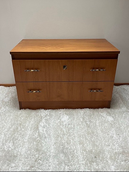 Retro teak-tyylinen lipasto