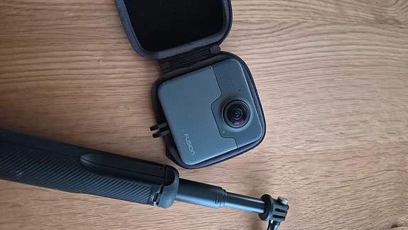 GoPro Fusion 360‑kamera ja jalusta
