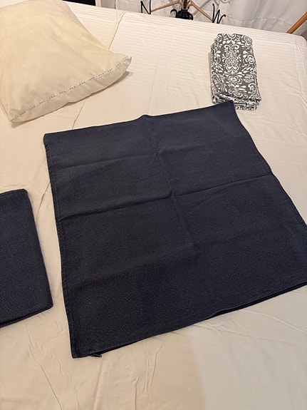IKEA JOFRID tummansiniset tyynynpäälliset