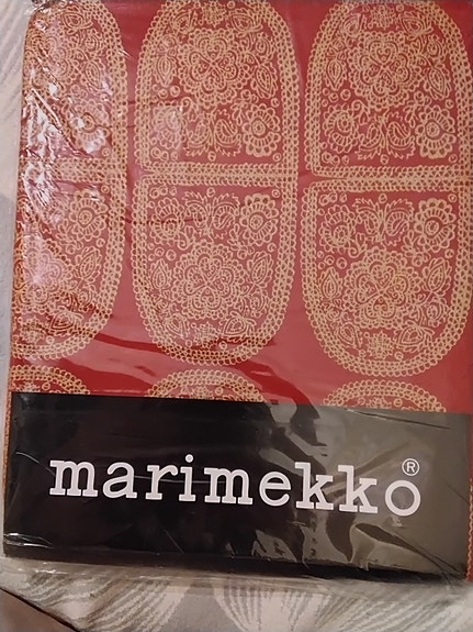 Marimekko Satula Maija Isola  P 220 x L 140 pötäliina kultakuvioillapuuvillaa.