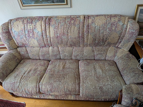Retro sohvakalusto (3-istuttava sohva + 2 nojatuolia)