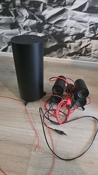 Logitech tietokonekaiuttimet subwooferilla