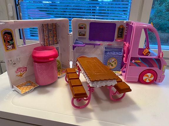 Barbie jäätelöauto leikkisetti