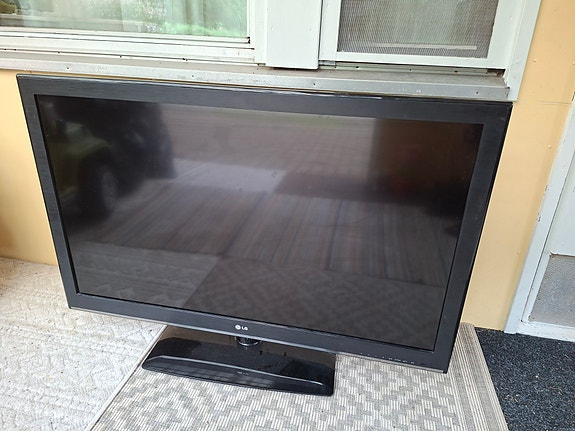 LG 42" TV