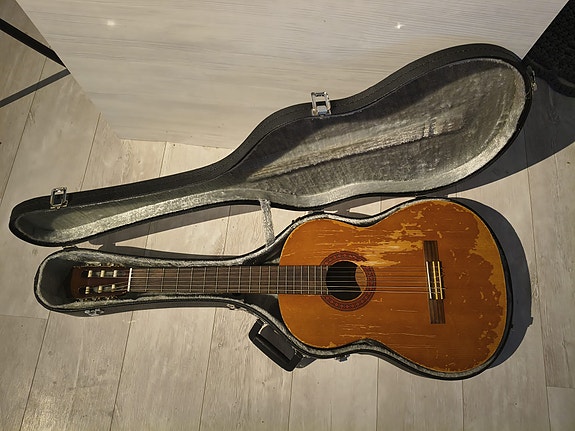Myydään Yamaha Cs-40 3/4 akustin
