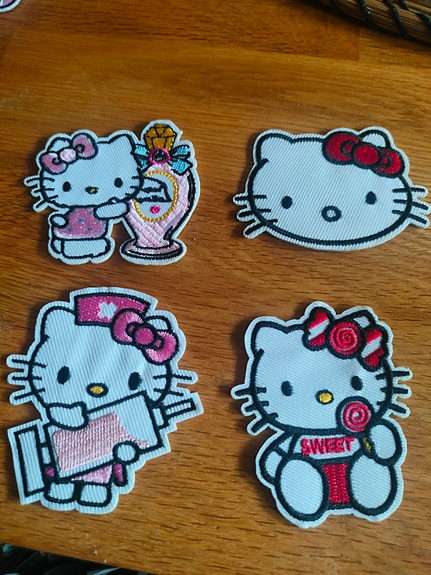 Hello Kitty kangasmerkit
