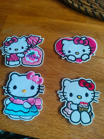 Hello Kitty kangasmerkit