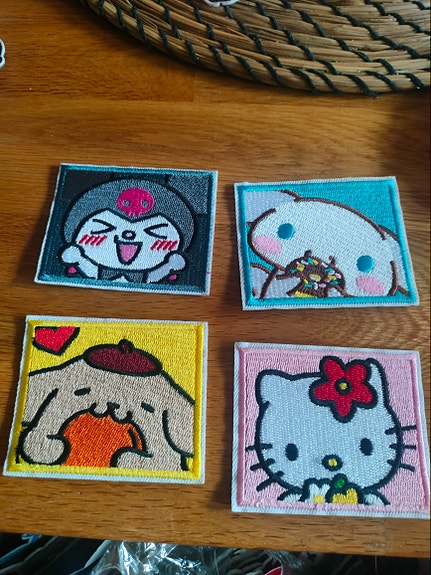 Hello Kitty ja muut hahmot kangasmerkit