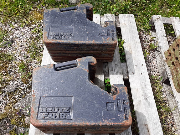 Deutz Fahr traktorin etupainot