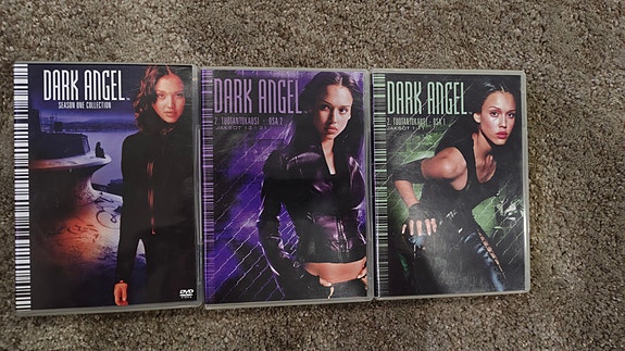 Dark Angel koko sarja DVD boksit