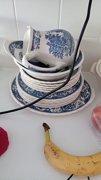 Olde England Royal Tudor Ware sinivalkoinen lautas- ja kulhosetti