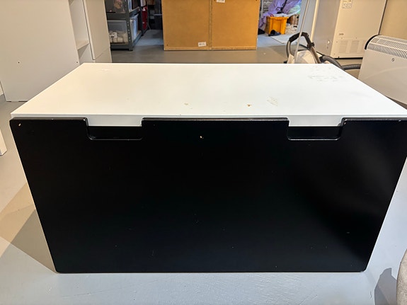 IKEA lasten säilytyslaatikko / penkki mustavalkoinen
