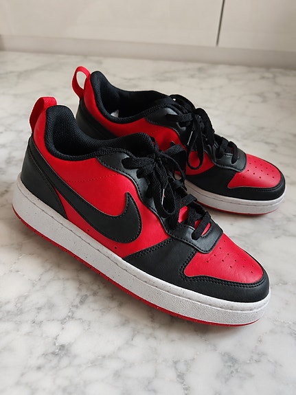 Nike puna-mustat tennarit 40