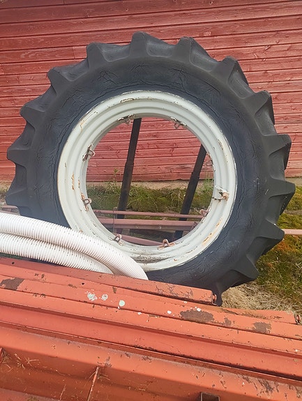 Traktorin ( Ford ) vanne ilman keskiötä