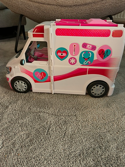 Barbie ambulanssi