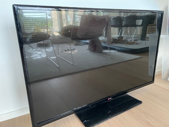 LG 42LN5204 42" taulutelevisio musta