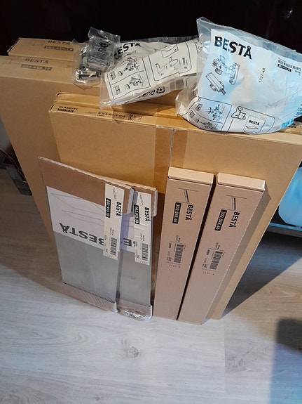 IKEA seinä/vitriinikaappi