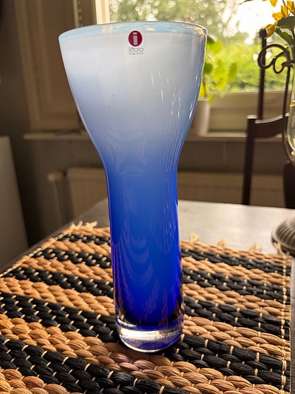 Iittala sininen lasimaljakko