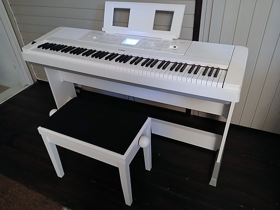 Yamaha DGX-660 digitaalipiano, valkoinen