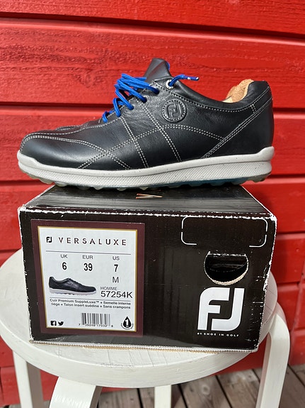 Myydään FootJoy golfkengät