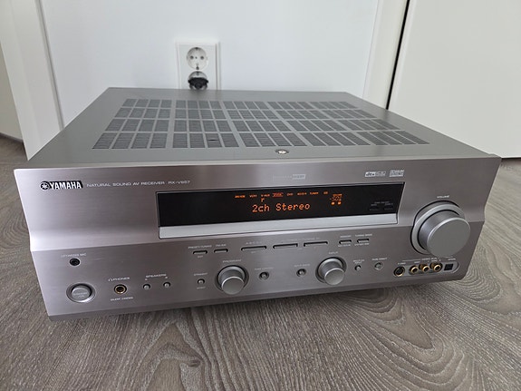 Yamaha RX-V657 7.1. AV-viritinvahvistin
