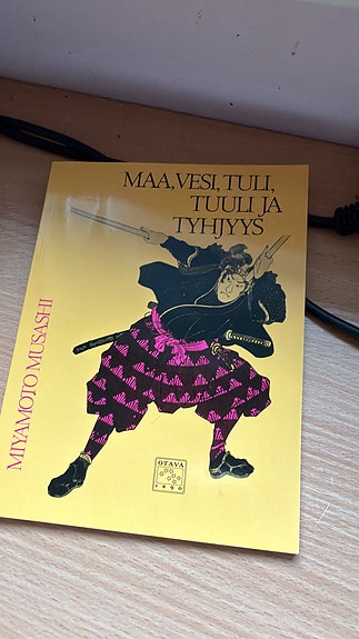 Miyamoto Musashi Maa, vesi, tuli, tuuli ja tyhjyys kirja