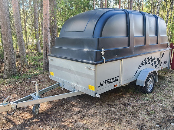 -Varattu- JJ-Trailer 3500L kuomuperäkärry