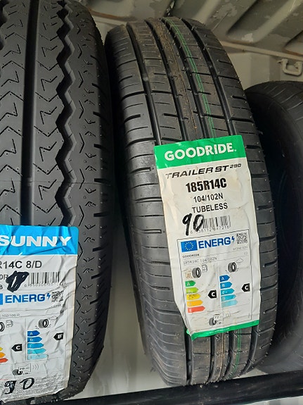 Traileri/ vaunu 185/14c asennettuna
