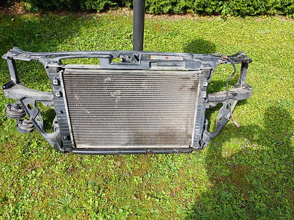 Audi a4 b5 etukehikko