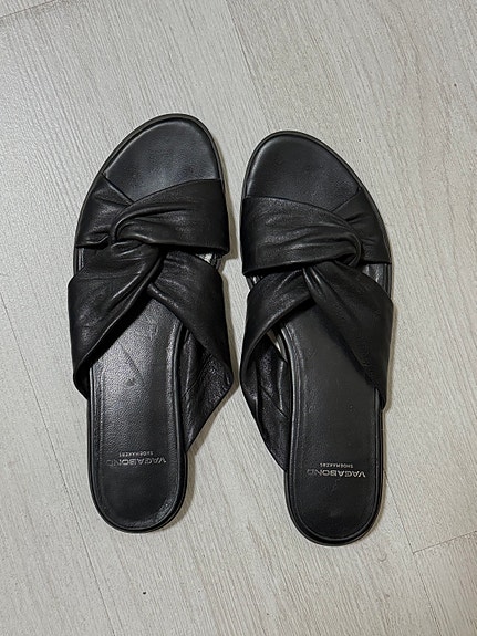 Vagabond nahkasandaalit, 38