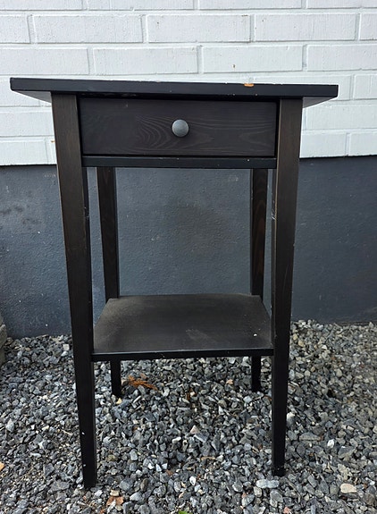Ikea HEMNES yöpöytä/sivupöytä