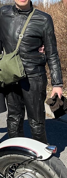 Miesten ajopuku nahkaa